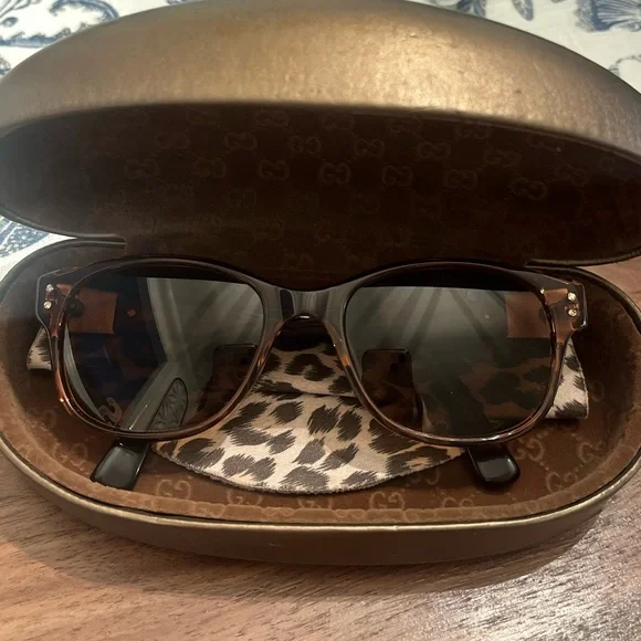 Gucci | Accessories | Gucci Sunglasses Super Cute And  display picture 3
